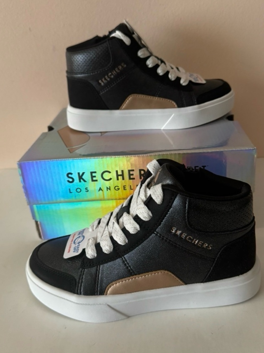 Skechers Kids Black and Gold High-Top Sneaker. Size: 12